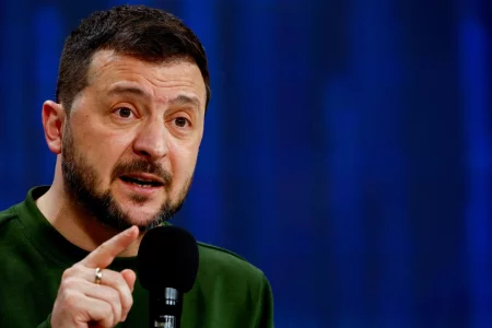 Зеленски: Украйна няма да отстъпи земя